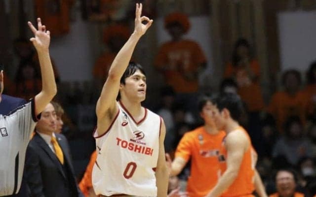 長距離砲爆発の川崎ブレイブサンダースが新潟を撃破、中地区首位対決は1勝1敗に