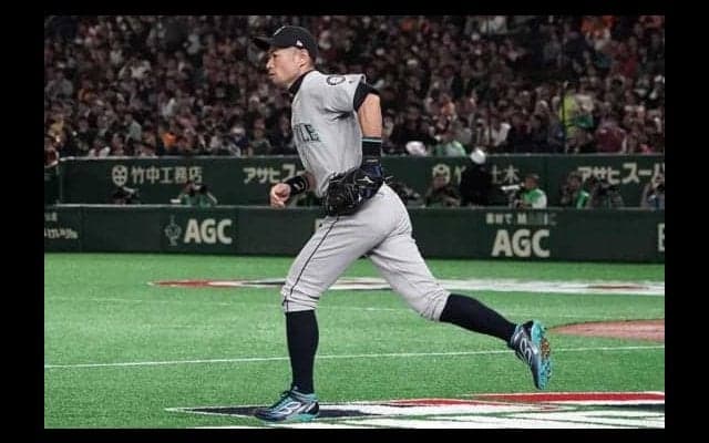 【MLB】イチロー“レーザービーム”に球場どよめき！　ノーバウンド送球に拍手喝采