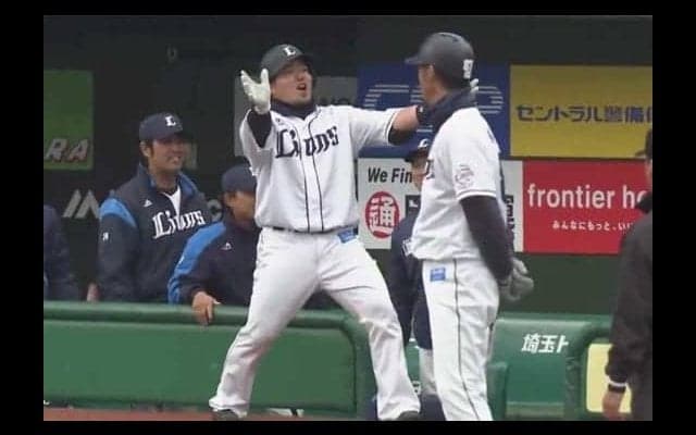 西武山川、本拠地で待望の豪快アーチ　「どすこいポーズ」も決まった