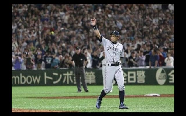 【MLB】イチロー無安打で大歓声に送られ交代、試合後には笑顔でナイン迎える　マ軍開幕2連勝
