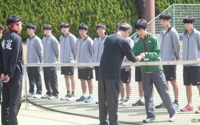 硬式テニス歴2年の選手も善戦した札幌開成中等 男子団体1回戦【第41回全国選抜高校テニス大会】