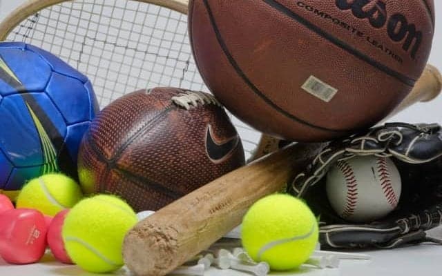 蹴って投げてタックルもあり！球技の全動作が詰まった“総合球技”