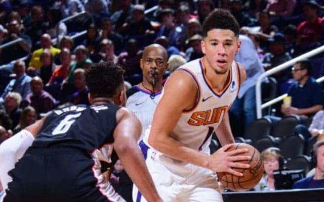 サンズの若きエース、デビン・ブッカーが史上最年少で2試合連続50得点超え達成