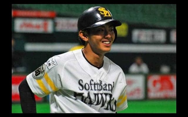 打率6割、絶好調ホークス今宮の“曲芸打ち”が凄い　両足が宙に浮きながら右前打