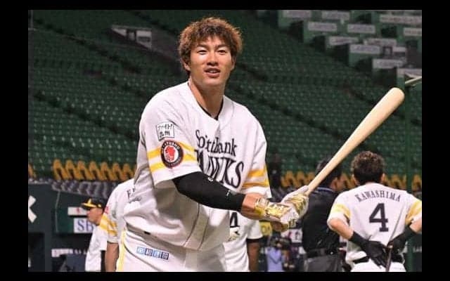 鷹・柳田、自賛「プロイチ」のスーパープレー　左中間への大飛球を好捕！