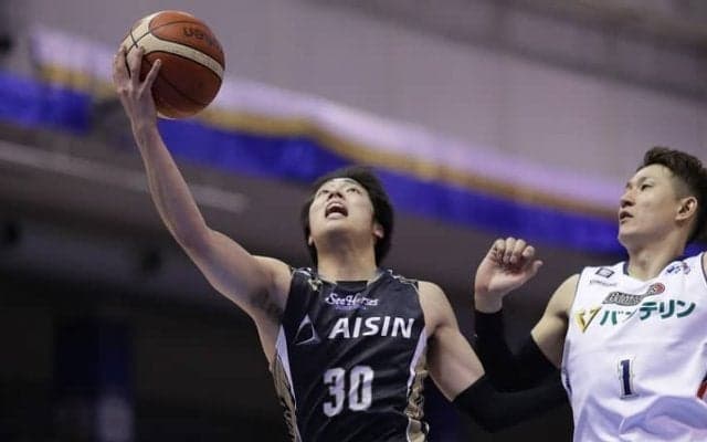 三河の新人・岡田侑大が3Qだけで19得点、6人が二桁得点で連敗ストップ、勝率5割復帰