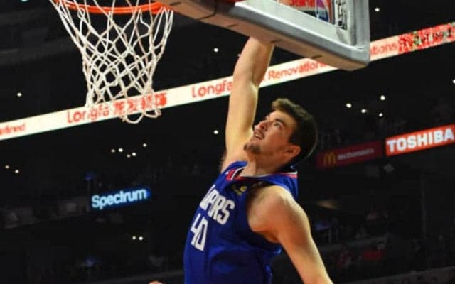 レイカーズファンが放出を悔やむズバッツが驚きの提案「ウチの試合を観に来なよ」