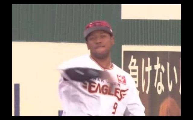 楽天オコエ、会心の美守！　スライディングキャッチにファン拍手喝采