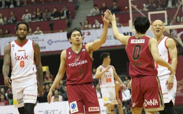 守備とリバウンドで劣勢を覆した川崎ブレイブサンダース、富山を振り切って8連勝