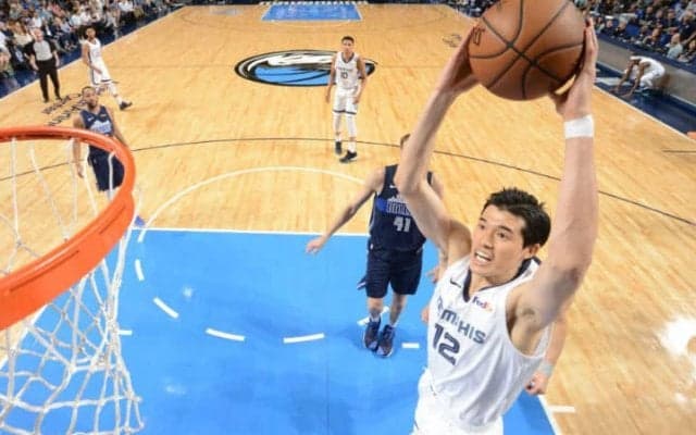 渡邊雄太がNBA3試合連続出場、ノビツキーの横を駆け抜けてダンクをお見舞い