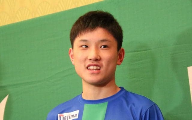 【卓球】張本智和ノーバウンド始球式　地元仙台で見事なピッチング