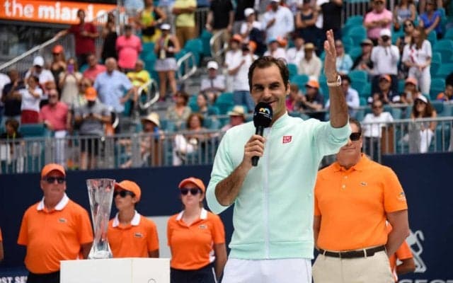 フェデラーが世界1位を「目標だと言うと冗談になる」、ジョコビッチの存在を強調