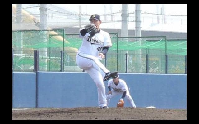 オリックス成瀬、移籍後初登板は3回無安打無失点　ドラ1小園を連続三振に仕留める