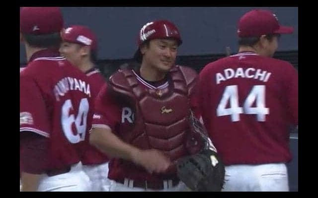 捕手で入団の楽天銀次、14年目で1軍初マスク　「銀次キャノン」炸裂で盗塁阻止