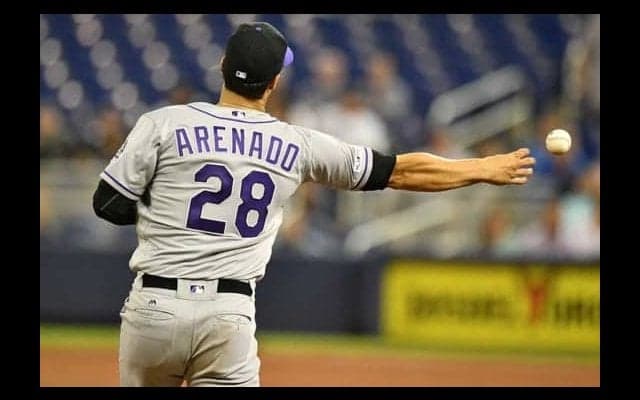 【MLB】アレナドが美しい横っ飛びキャッチを披露　ファン驚愕「ペンギンみたい」