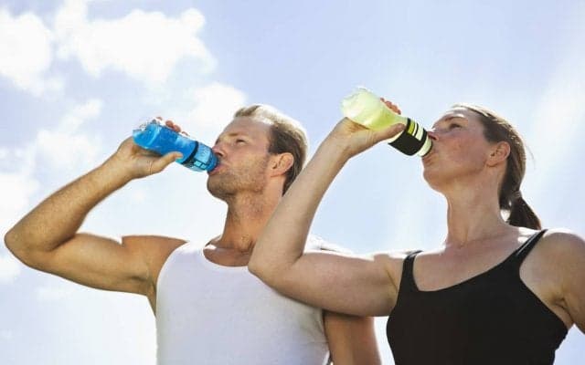 運動に適した飲み物は？人気スポーツドリンク7種の成分を比較してみた