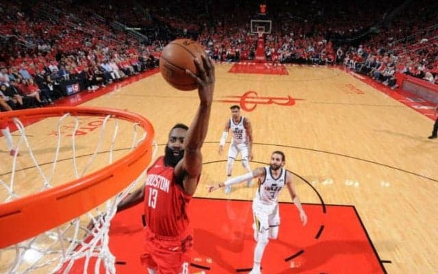 攻守が噛み合うロケッツが先勝、ハーデンはトリプル・ダブル級の活躍で勝利に貢献