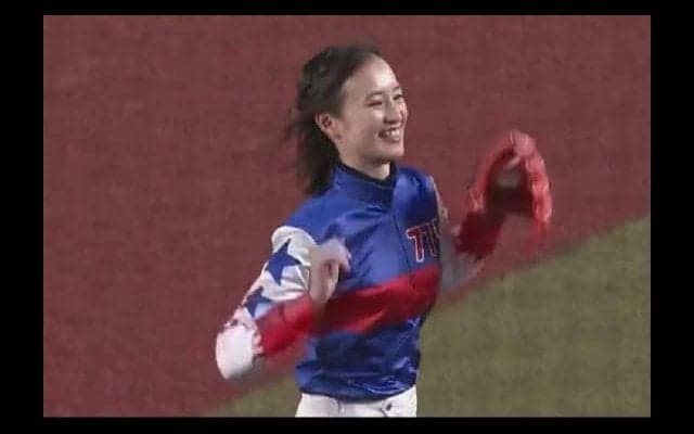 「やっと届いた！」藤田菜七子騎手が初のノーバウンド始球式　菜七子スマイル炸裂