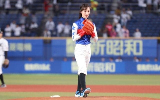 菜七子 3度目の正直！ノーバウンド投球に成功