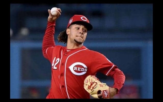 【MLB】サイ・ヤング賞左腕撃ちのはずが…“笑撃”珍プレーにファン失笑「お恥ずかしいね…」