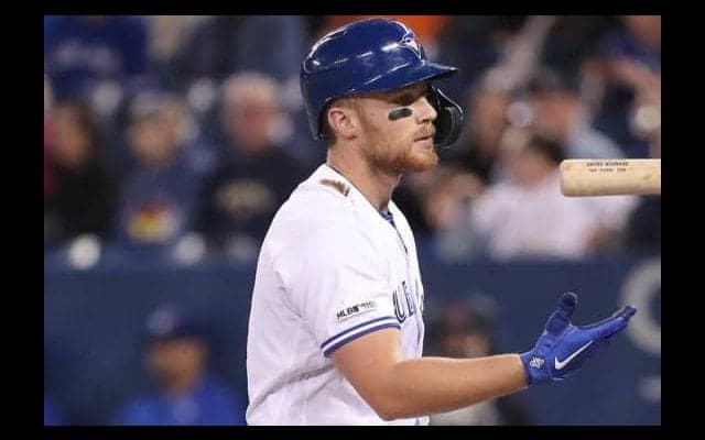 【MLB】走者が味方打者に騙されアウト？　珍プレーにファン呆れる「隠し球より酷い」