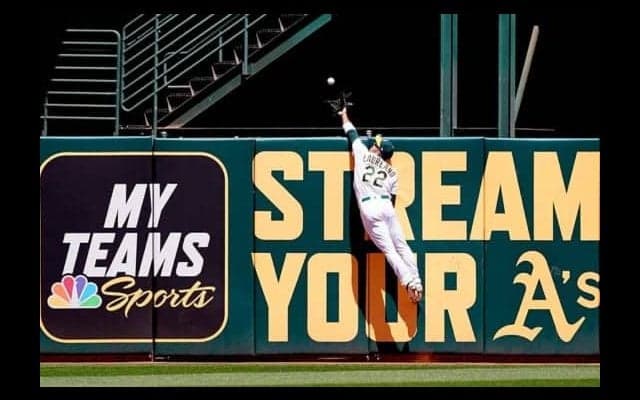 【MLB】本塁打強奪＆大暴投でゲッツー？　前代未聞の珍プレーに米困惑「何が起こった？」