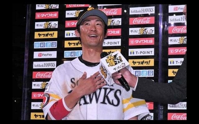 鷹明石の“バク宙”サヨナラ弾をMLB公式注目　米では賛否両論「乱闘になる」