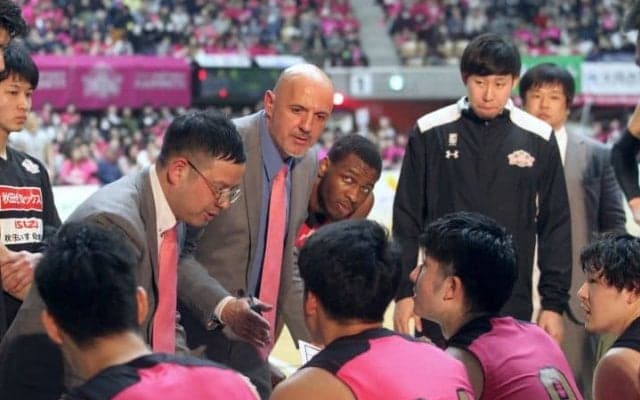 秋田を率いた指揮官ペップ・クラロスが退団「これまでで一番の愛情を感じられた」