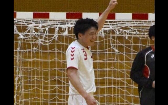 【ハンドボール部男子】　僅差で逃げ切り、４連勝飾る