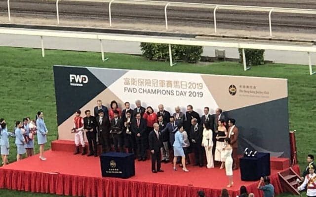 【クイーンエリザベス2世C】ウインブライトが海外G1初制覇！松岡騎手渾身のガッツポーズでゴール