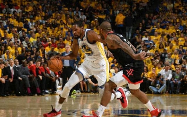 ウォリアーズが先勝、35得点のデュラントは「一つのポゼッションに集中している」