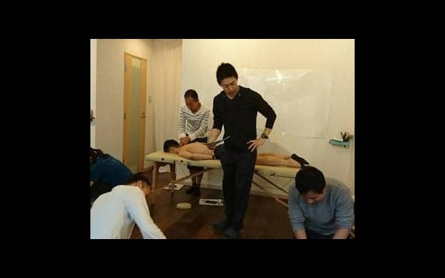 腹痛に悩むランナーを救えるか。筋膜の緩和が改善のカギだ