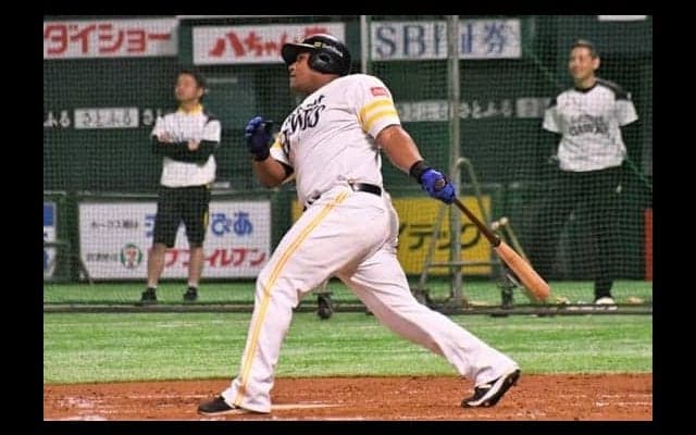 鷹、延長12回劇的サヨナラ勝ち！　デスパイネが決勝打　両軍計23得点の乱打戦制す