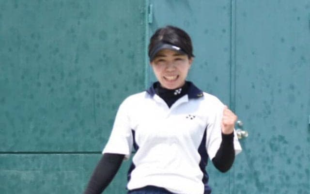 【ソフトテニス部女子】　１勝２敗で１日目終了