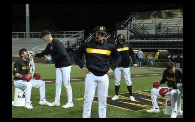 米大学野球部の“喜劇”ヒーローインタビューが話題「最高級の悪ふざけ」