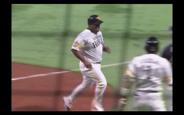 アクシデントか？　鷹デスパイネが3回で途中交代、四球で出塁後代走送られる