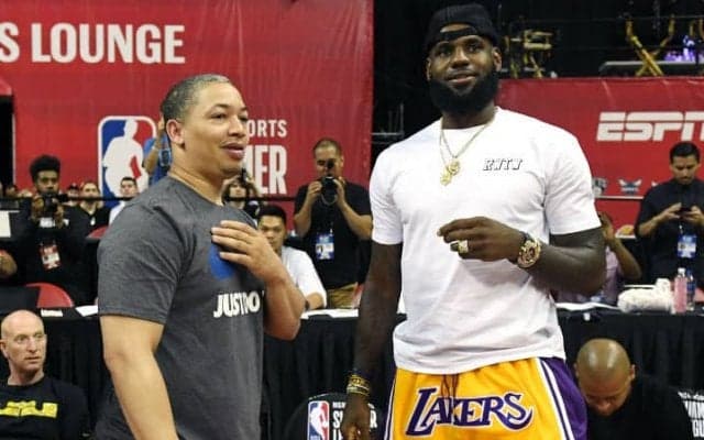 注目を浴びるレイカーズ新指揮官の行方は元キャブス指揮官のタロン・ルーが濃厚？