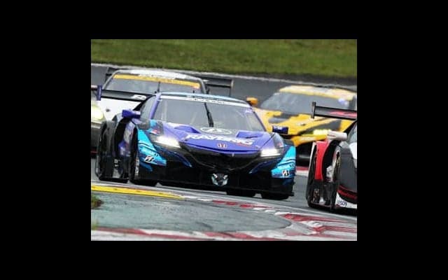 雨絡みの展開でＪ・バトンが神業。F1の経験がスーパーGTで生きた