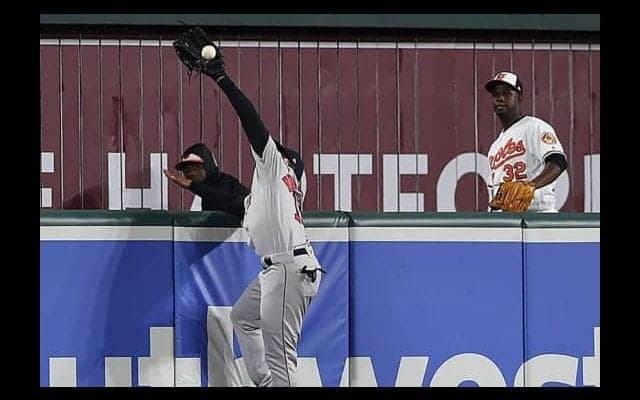 【MLB】Rソックス外野手がサヨナラ阻止の本塁打強奪キャッチ　米喝采「最高の外野手」