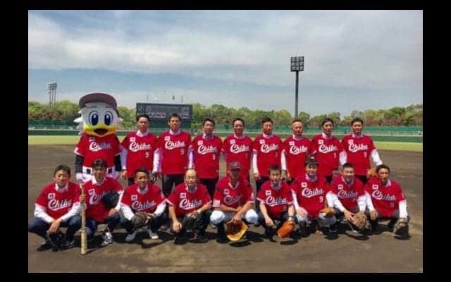 ロッテ福浦、地元での始球式で見事なストライク　同級生に見守られ「懐かしかった」