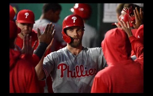 【MLB】「期待をはるかに超えた」!?　ハーパーが「母の日」に履くド派手スパイクが話題