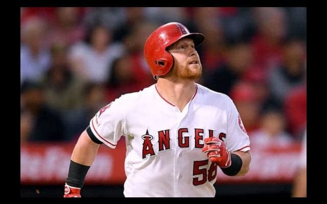 【MLB】トラウトの痛烈打球を避ける走者の位置が変!?　謎の“珍プレー”が動画再生6万回超と話題