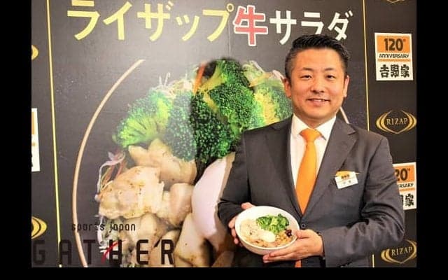 きっかけは“最近、吉野家行かなくなった” 吉野家がRIZAPと共同開発し新メニュー『ライザップ牛サラダ』を販売