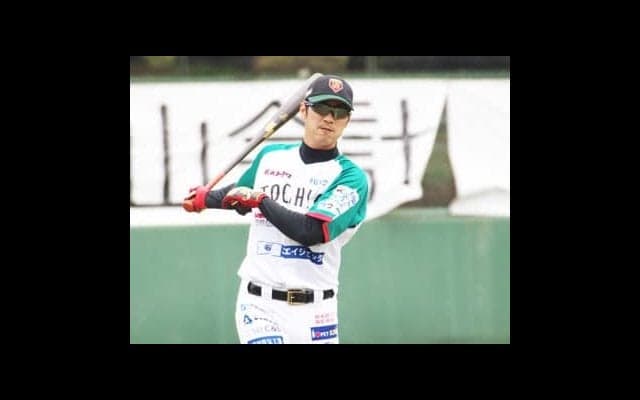 グラウンド内外でオーラ全開。西岡剛はBCリーグの価値を高めている