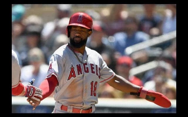 【MLB】グラウンド上にゴローン…大谷の同僚が見せた“謎”の珍プレーが話題「いや、アウト！」