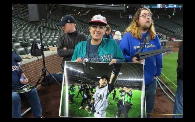 【MLB】「見つけちゃった」　エイミーさん、イチロー氏と笑顔の“自撮り”2ショット公開