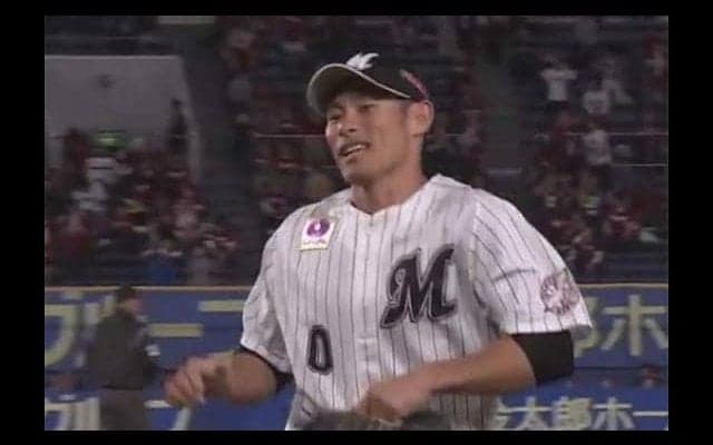 ロッテ荻野が超美技スーパーマンキャッチ！　失点危機救い、2点リード守る