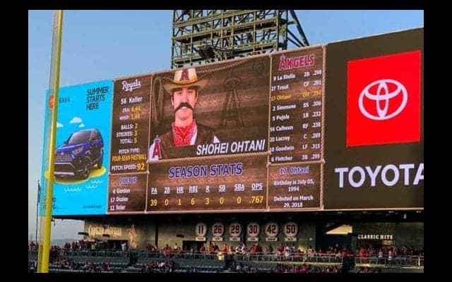 【MLB】大谷翔平、“口ひげカウボーイ”姿を初披露も…初回先制機で空振り三振