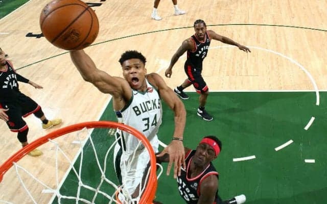 試合開始直後からアデトクンボが躍動したバックス、シリーズ2連勝でトロントへ