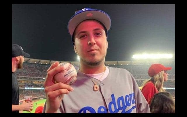 【MLB】本拠地初本塁打をキャッチしたのは宿敵ファンも…大谷に虜!?「サインが欲しい」